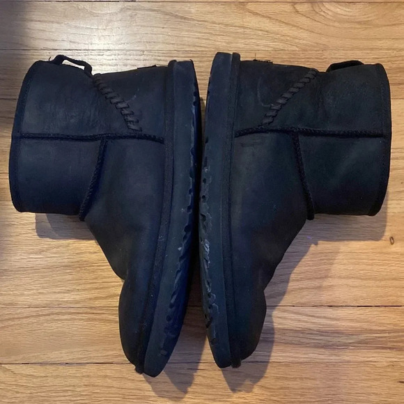 Ugg Classic Mini Deco Boot leather sz 11, EU 44.5  shearling great pre owned - Picture 4 of 9